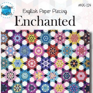 Puede incluir: Un patrón de edredón colorido titulado "Enchanted" con paper piecing inglés. El diseño presenta un patrón repetitivo de bloques en forma de estrella en varios colores, incluyendo rosa, azul, amarillo y morado. Tamaño final: 165 cm x 190 cm.