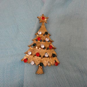 Vintage Dark Gold Tone Christmas Tree Brooch/Pin with Clear, Red and Green Rhinestone/Diamante - 1970s - Christmas, Winter, Decoration