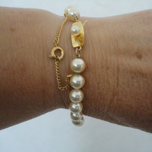 Vintage Classic Single String Ivory Faux Pearl Bracelet with Pearl Set Gold Tone Clasp  - Wedding/Bridal/Gala/Cruise/Ball - 1970&#39;s