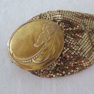 Vintage/Antique Gold Tone Mesh Vanity Bag/Purse with Powder & Rouge Compacts - Art Nouveau Top with Gem - Rare and Collectible - Made in USA