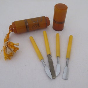 Vintage Art Deco Butterscotch Bakelite Manicure Set with Silver Floral Pattern - 1930&#39;s - Complete with Four Yellow Bakelite Handle Tools