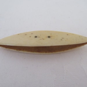 Navette de frivolité vintage grande crème celluloïd/lucite faux os - années 30 - Frivolité, noeuds, couture, travaux d&#39;aiguille, travaux manuels, fabrication de dentelle