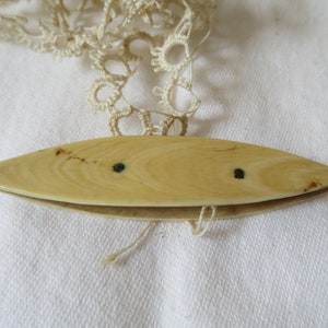 Navette de frivolité vintage crème celluloïd/lucite - années 30 - Frivolité, noeuds, couture, travaux d&#39;aiguille, travaux manuels, fabrication de dentelle