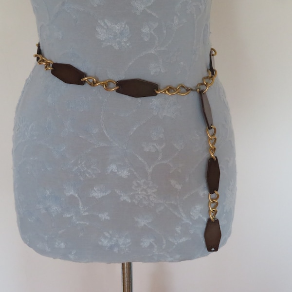 Vintage Brown Lucite Panel and Gold Tone Link Chain Belt - Authentic 1960's - Mod/Gogo/Twiggy/Swinging Sixties/Beatles - Adjustable