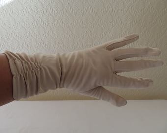 Vintage Morley Nylon Gloves – Cream/Light Beige Ruched Mid-Length, 1960s Size 7.5