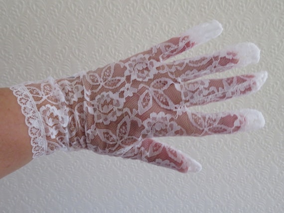 Vintage White Nylon Flower/Rose Lace Over Wrist Gl