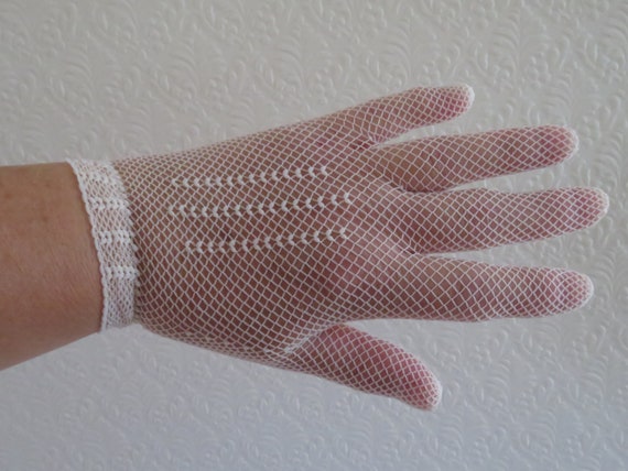 Vintage Ivory Nylon Stretch Net/Crochet Lace Glove