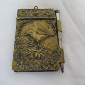 Antiguo Art Nouveau Brass Aide Memoire/Notebook/Carnet de Bal - The Call Deer/Stag - 1900's - Caza/Tiro/Pesca Ver informe de condiciones