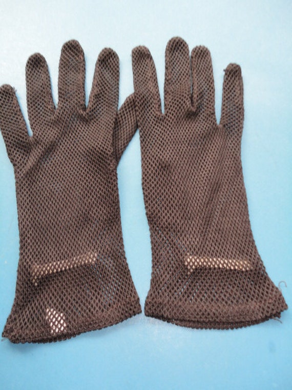 Vintage Chocolate Brown Crochet/Net Gloves 1950s … - image 3