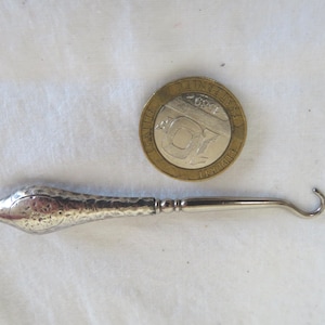 Gancho para botones y guantes vintage con mango de plata, miniatura, de viaje o infantil - Chester, 1911 - Ver estado