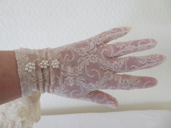 Vintage Nude  Stretch Nylon Lace Wrist Gloves wit… - image 1