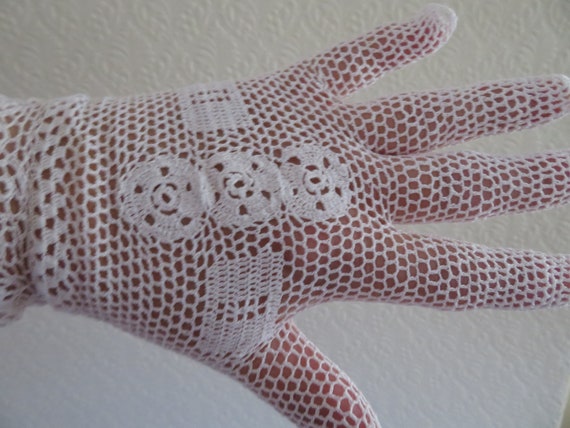 Vintage White Cotton Crochet Lace Wrist Gloves wi… - image 6