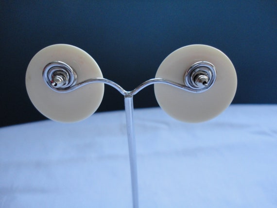 Vintage Ivory and Speckled Pale Blue Lucite Earri… - image 9