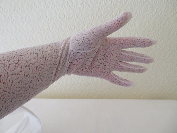 Vintage White Stretch Nylon Lace Wrist Gloves - 1… - image 3