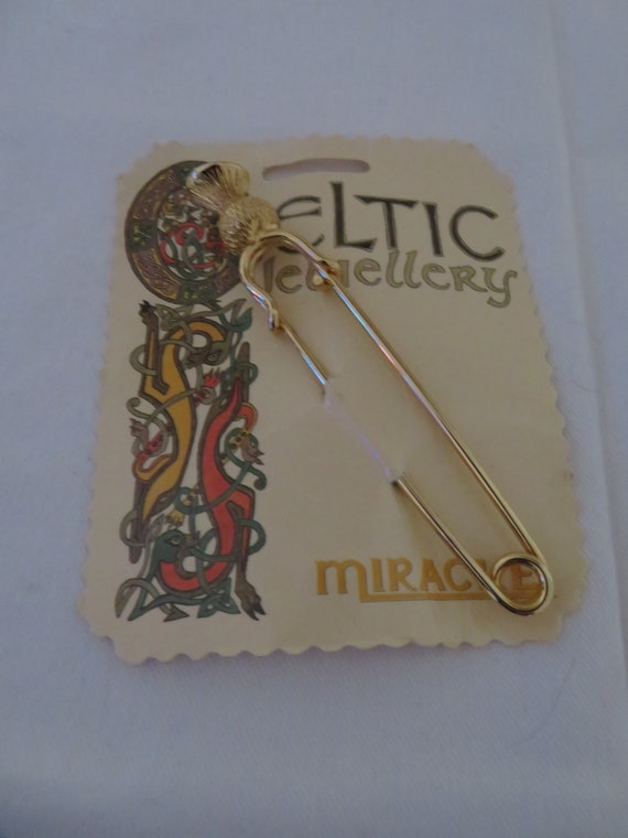 Vintage Gold Tone Thistle Shaped Kilt Pin with Fac