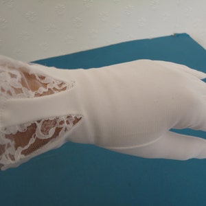 Vintage White Nylon Wrist Length Gloves with Lace Insert Design - Made in Portugal 1970s - Size UK 7 - Ideal Wedding/Prom/Burlesque