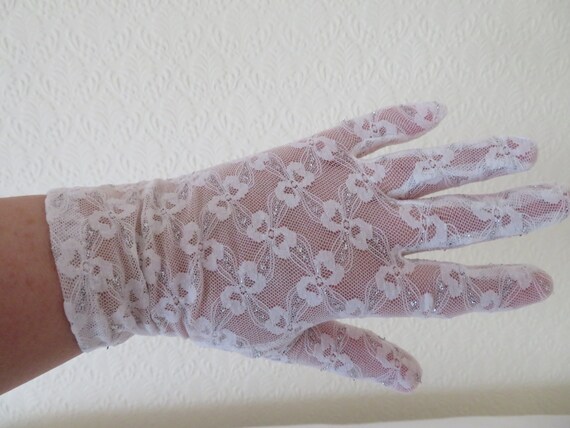 Vintage White Stretch Nylon Lace Wrist Gloves with
