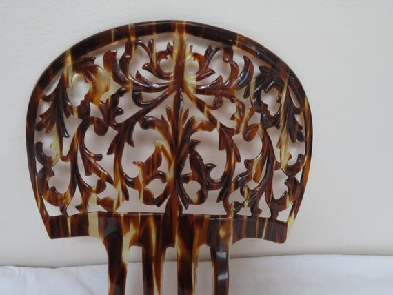 Ancien Art déco des années 1930, peigne à cheveux à deux branches en celluloïd torsadé et dotwork, chignon chignon, français - France
