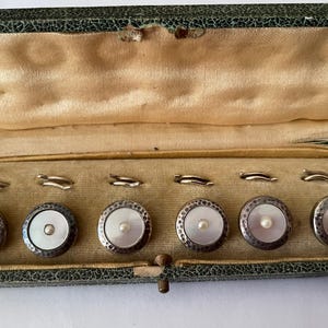 Set di bottoni/abito vintage/antico in madreperla, perle e argento (testato) - Sei bottoni e connettori completi nella custodia originale
