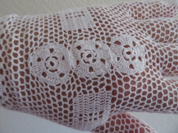 Vintage White Cotton Crochet Lace Wrist Gloves wi… - image 2