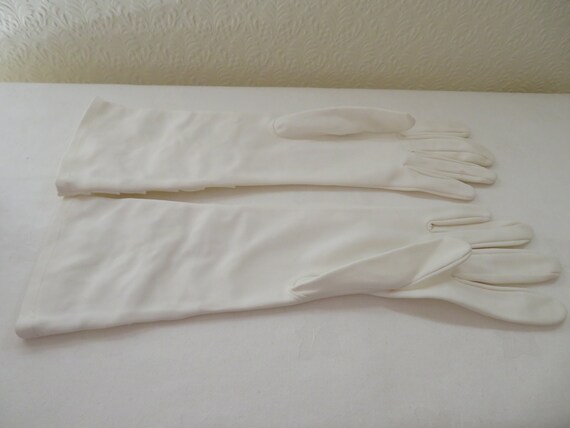 Vintage Ivory Mid Length Nylon Gloves with Ruched… - image 7
