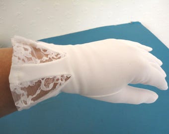 Vintage White Nylon Wrist Gloves with Lace Insert, Made in Portugal 1970s - Size 7