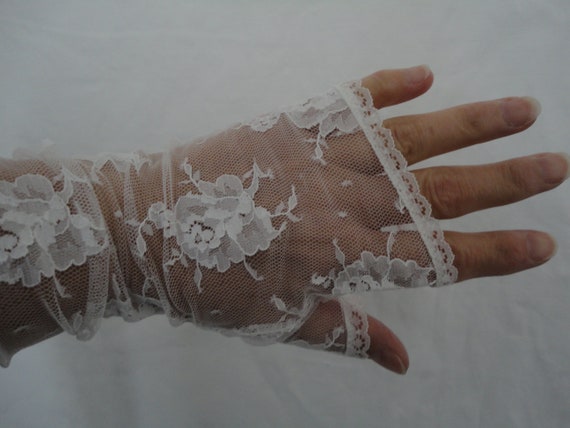 Rare Vintage White Nylon Flower Lace Below Elbow … - image 1