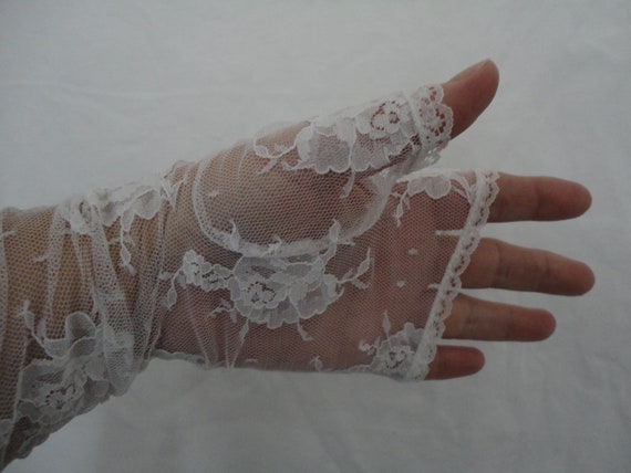 Rare Vintage White Nylon Flower Lace Below Elbow … - image 2