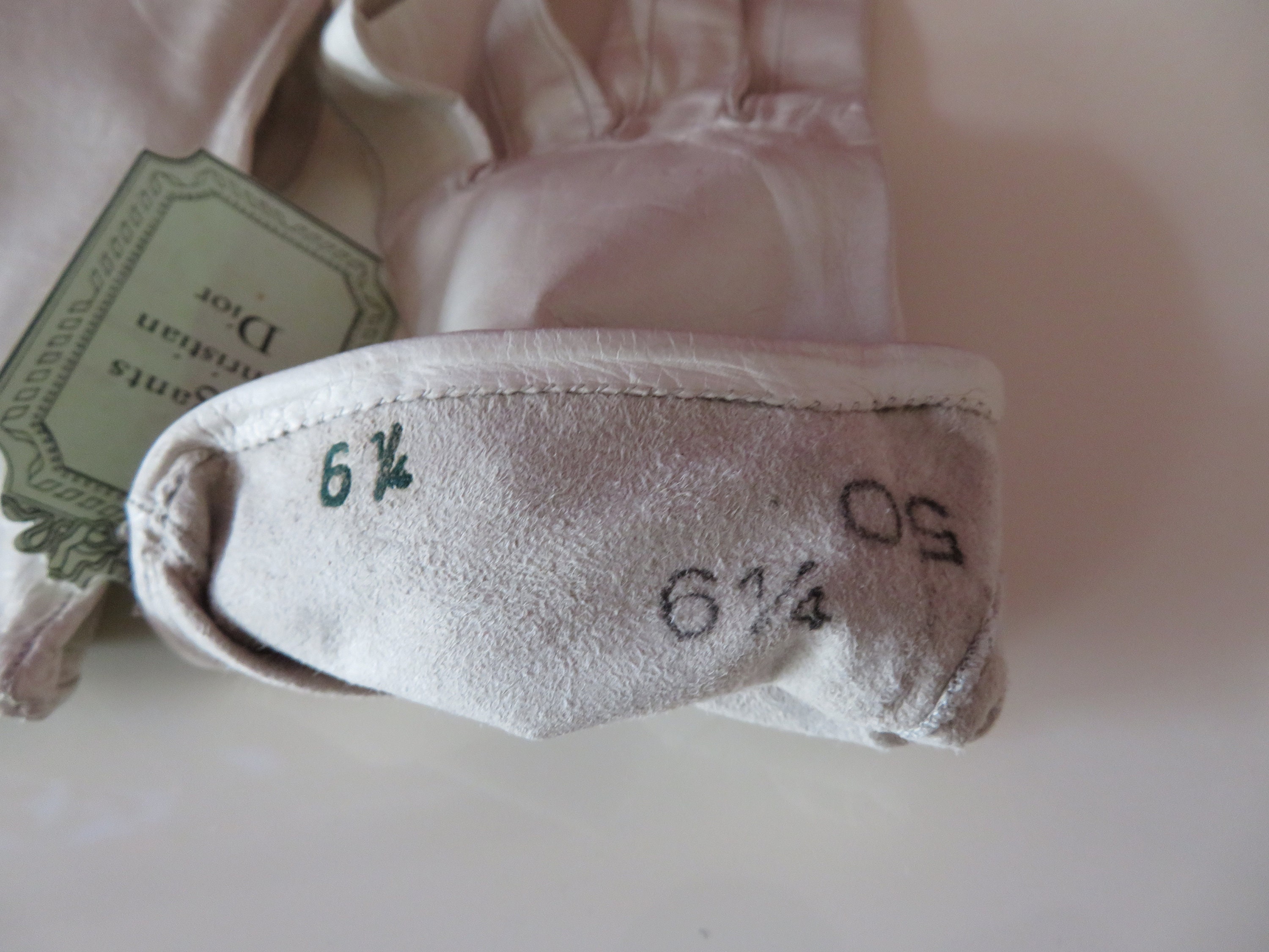 Vintage Designer Christian Dior Dark Ivory Kid Wrist Gloves 1950's