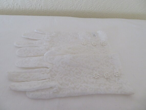 Vintage White Stretch Nylon Lace Wrist Gloves wit… - image 5
