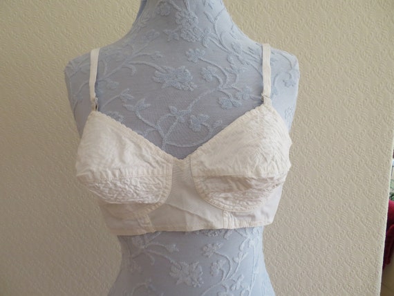 Vintage White Cotton Stitched Soft Cup Bullet Bra Foundations by Eros Read  Below for Size 1950's Madonna/pin Up/sweater Girl 3 Available 