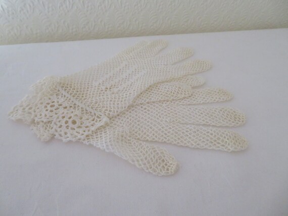 Vintage Ivory Stretch Cotton Crochet Gloves with … - image 9