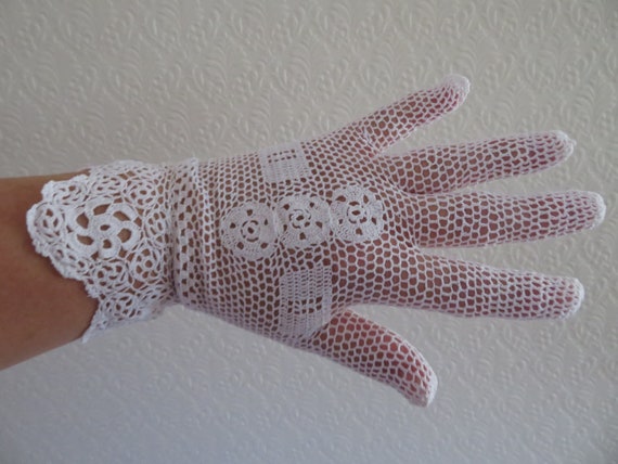 Vintage White Cotton Crochet Lace Wrist Gloves wi… - image 5