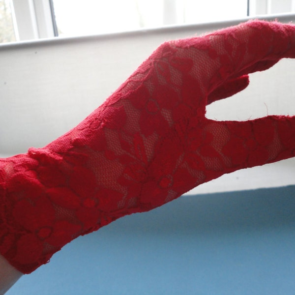 Vintage Red Flower Lace Wrist Gloves – 1980s Nylon Floral Gloves, UK 6.5-7.5