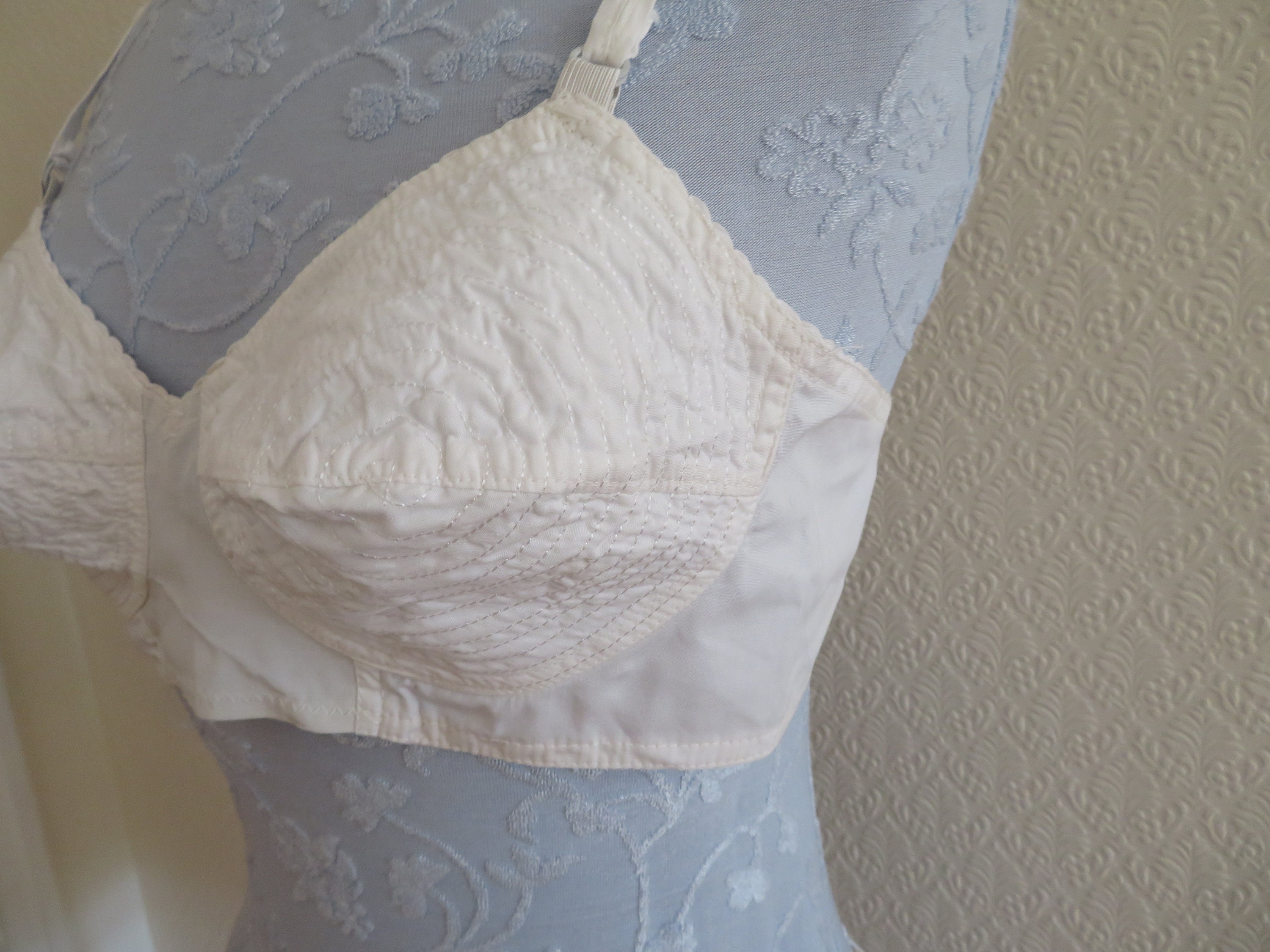 60s bullet bra / vintage white cotton lingerie boho crop top
