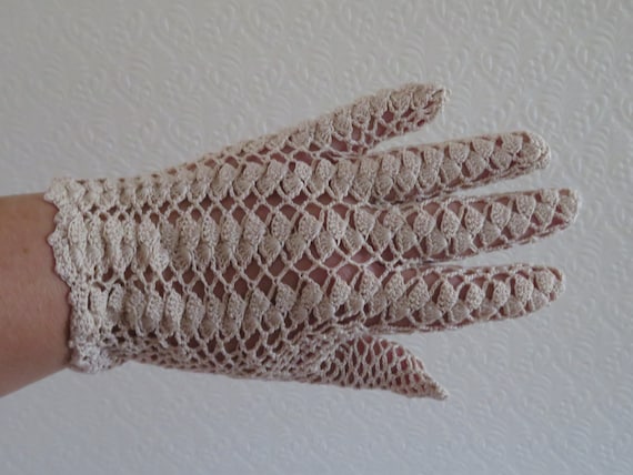 Vintage Beige Cotton Crochet Lace Wrist Gloves 19… - image 1