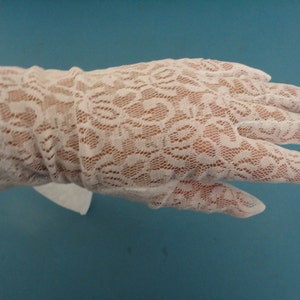 Vintage White Stretch Nylon Lace Wrist Gloves 1980s Size S 6.5 7 Ideal Bridal/Wedding/Prom Unworn New Old Stock image 1