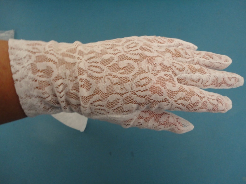 Vintage White Stretch Nylon Lace Wrist Gloves 1980s Size S 6.5 7 Ideal Bridal/Wedding/Prom Unworn New Old Stock image 1