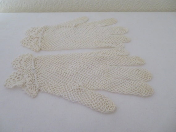 Vintage Ivory Stretch Cotton Crochet Gloves with … - image 7