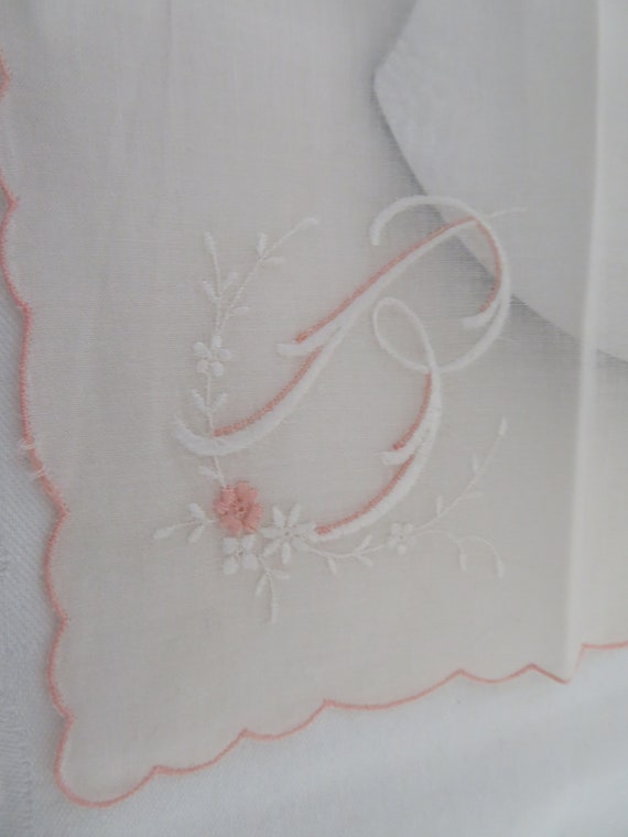 Vintage Pink Hankie/Handkerchief/Hanky with Prett… - image 2