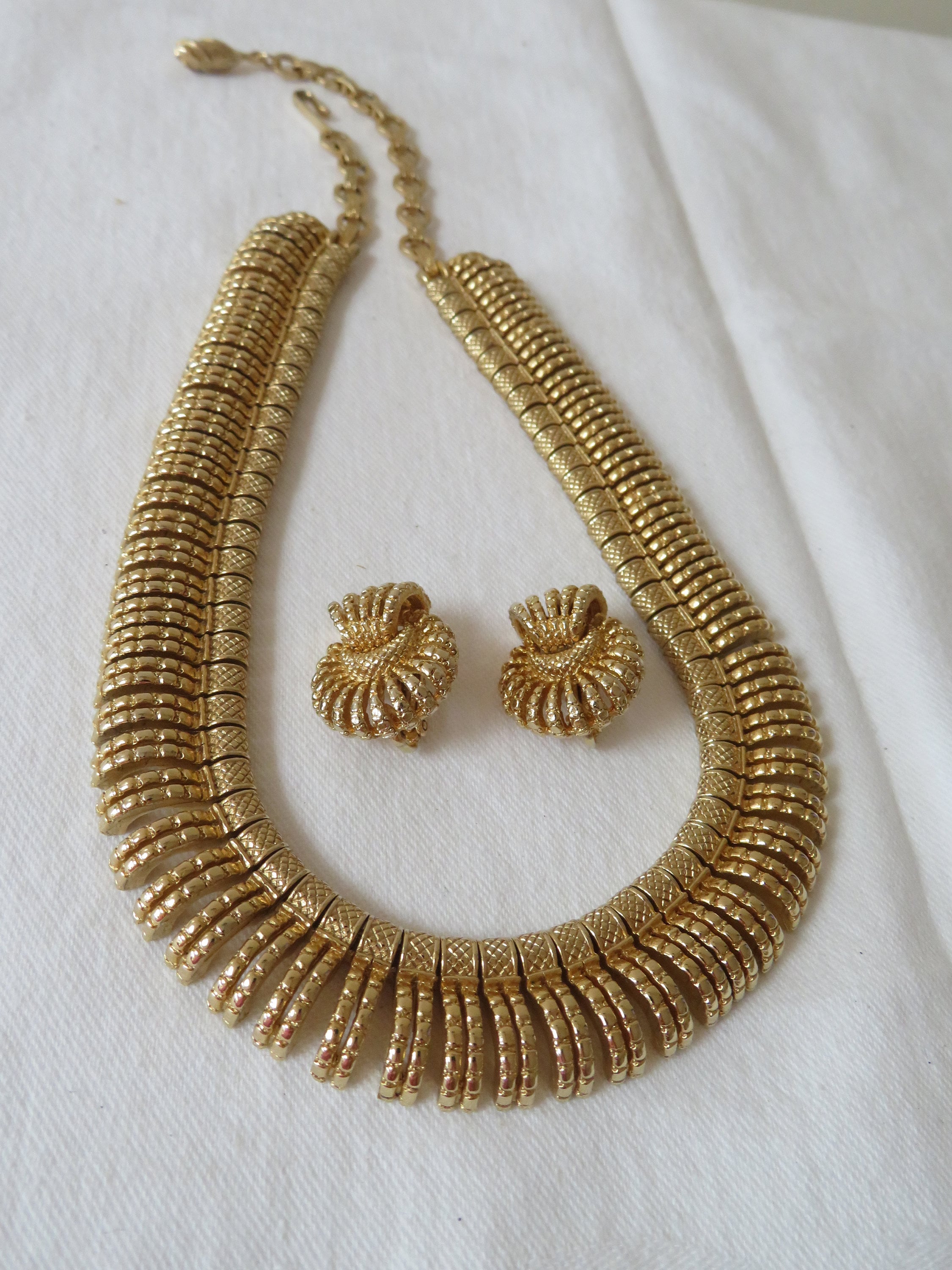 Vintage Vendome Textured Gold Tone Demi Parure in Box - Necklace 