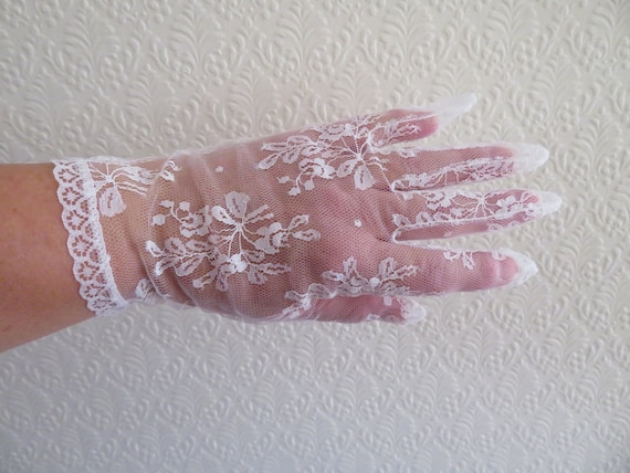 Vintage White Nylon Flower Lace Over Wrist Gloves… - image 1