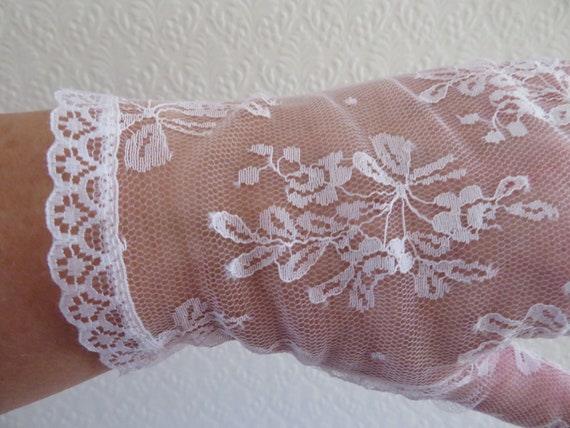 Vintage White Nylon Flower Lace Over Wrist Gloves… - image 4