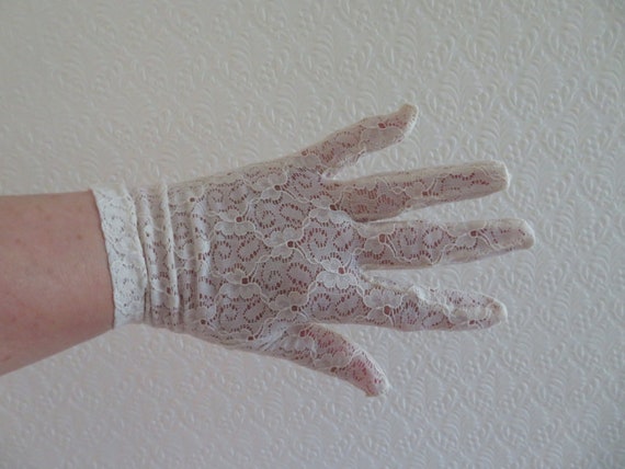 Vintage Dark Ivory/Cream Stretch Nylon Flower Lace
