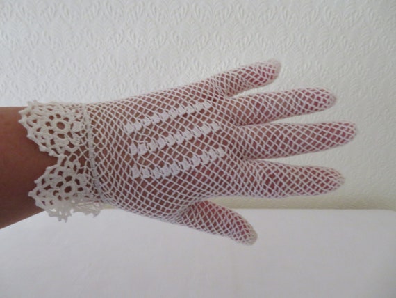 Vintage Ivory Stretch Cotton Crochet Gloves with … - image 1