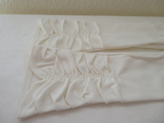 Vintage Ivory Mid Length Nylon Gloves with Ruched… - image 4
