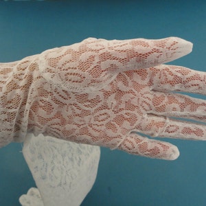 Vintage White Stretch Nylon Lace Wrist Gloves 1980s Size S 6.5 7 Ideal Bridal/Wedding/Prom Unworn New Old Stock image 2