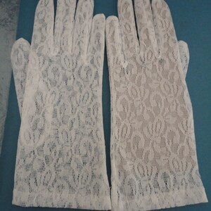 Vintage White Stretch Nylon Lace Wrist Gloves 1980s Size S 6.5 7 Ideal Bridal/Wedding/Prom Unworn New Old Stock image 5