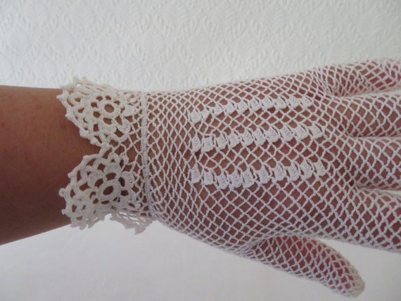 Vintage Ivory Stretch Cotton Crochet Gloves with … - image 2