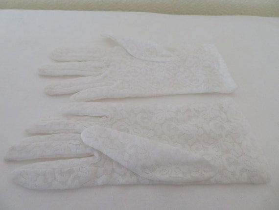 Vintage White Stretch Nylon Lace Wrist Gloves wit… - image 7